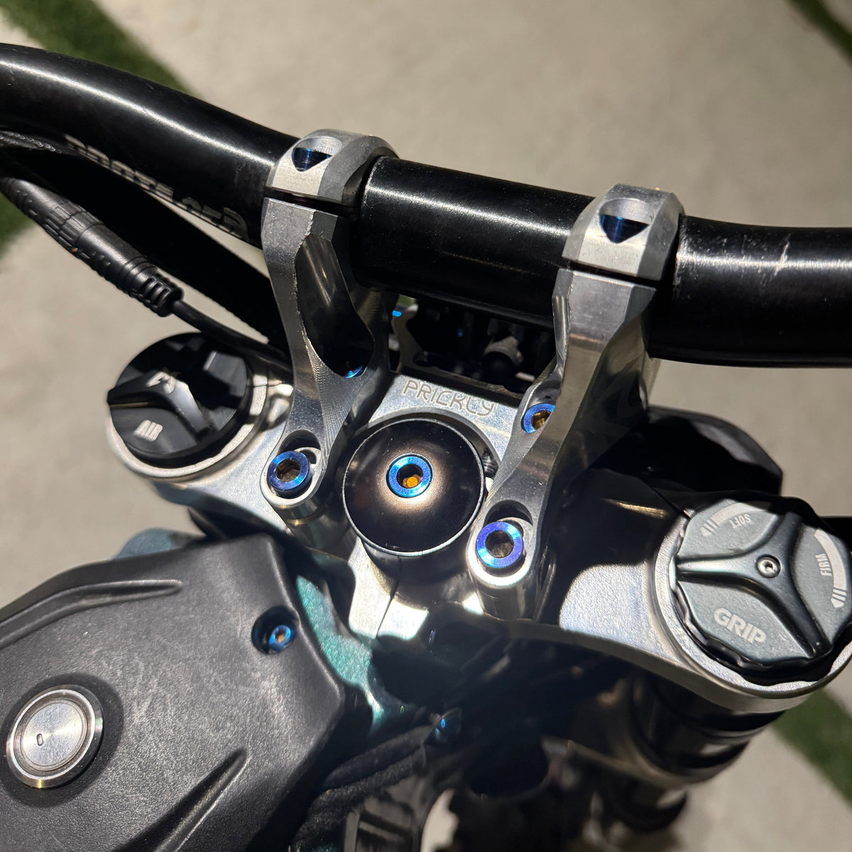 MXD Titanium Stem Lock Bolt